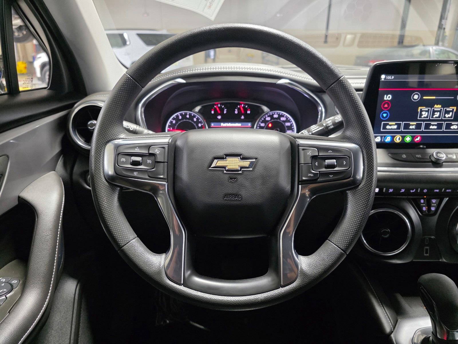 Used 2025 Chevrolet Blazer LT w/ Convenience Package image 29