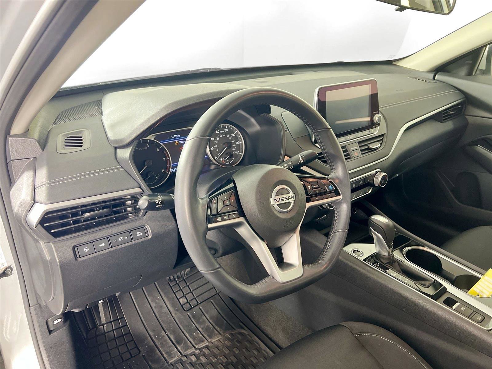 Used 2022 Nissan Altima 2.5 SV w/ SV Premium Package FWD image 8