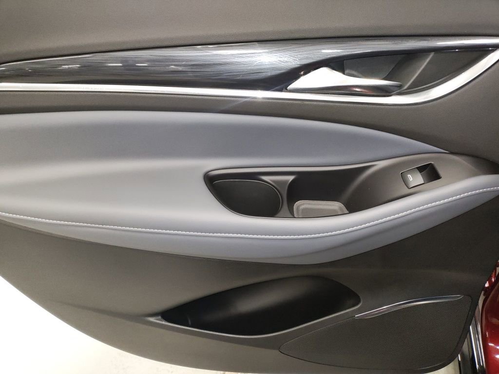 Used 2018 Buick Enclave Essence image 29