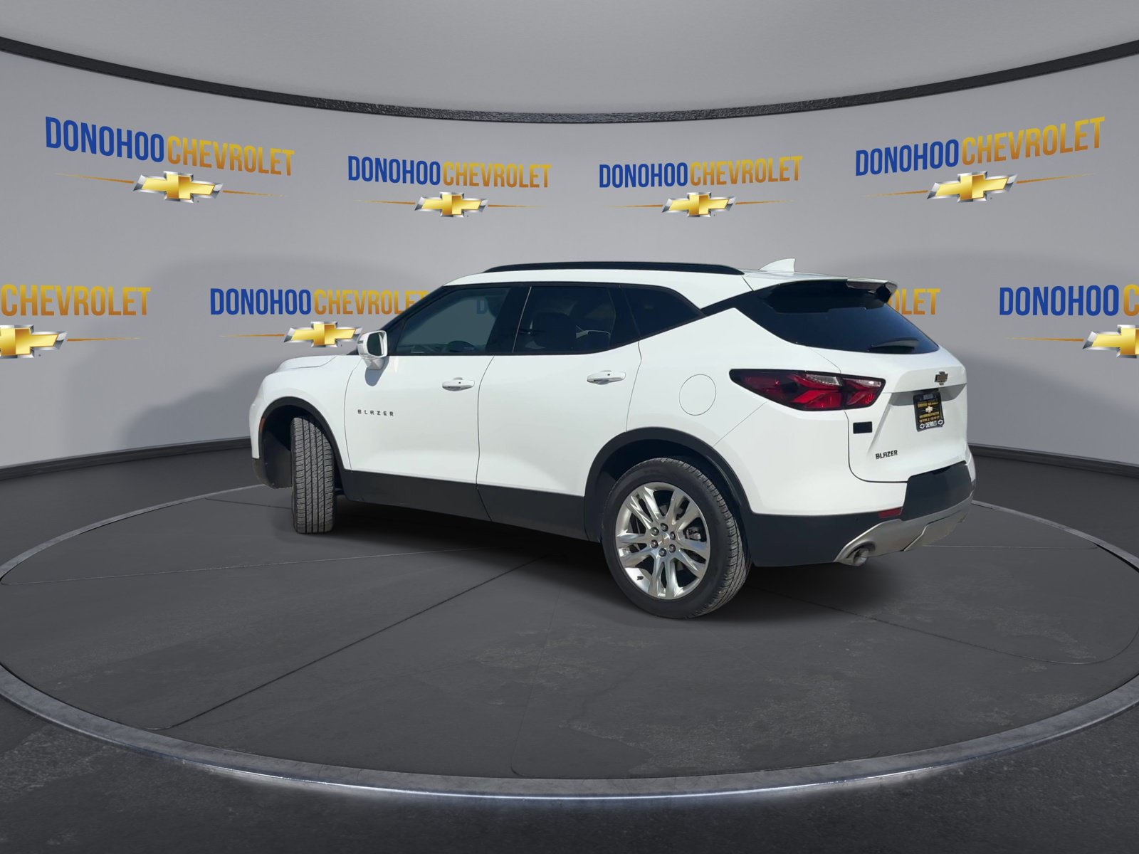 Used 2020 Chevrolet Blazer LT w/ Sound & Technology Package FWD image 6