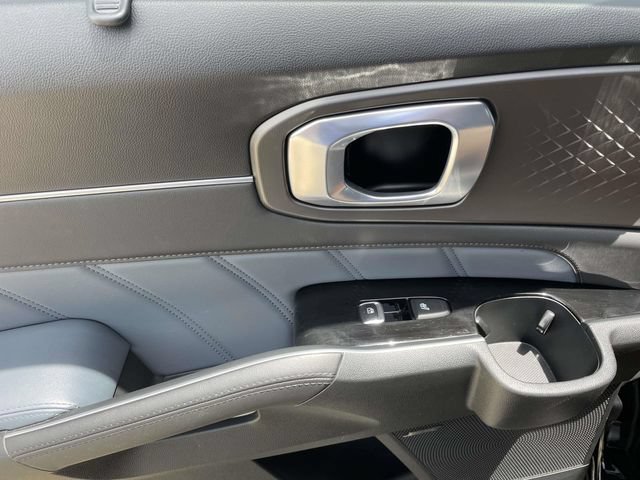 Certified 2025 Kia Sorento SX Prestige AWD/4WD image 17