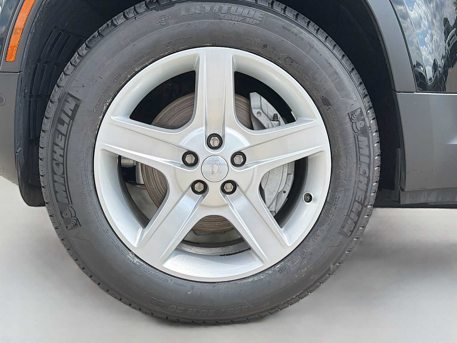 Certified 2023 Land Rover Defender 90 SE AWD/4WD image 6