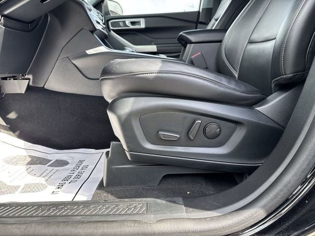 Used 2023 Ford Explorer XLT w/ Equipment Group 202A AWD/4WD image 14