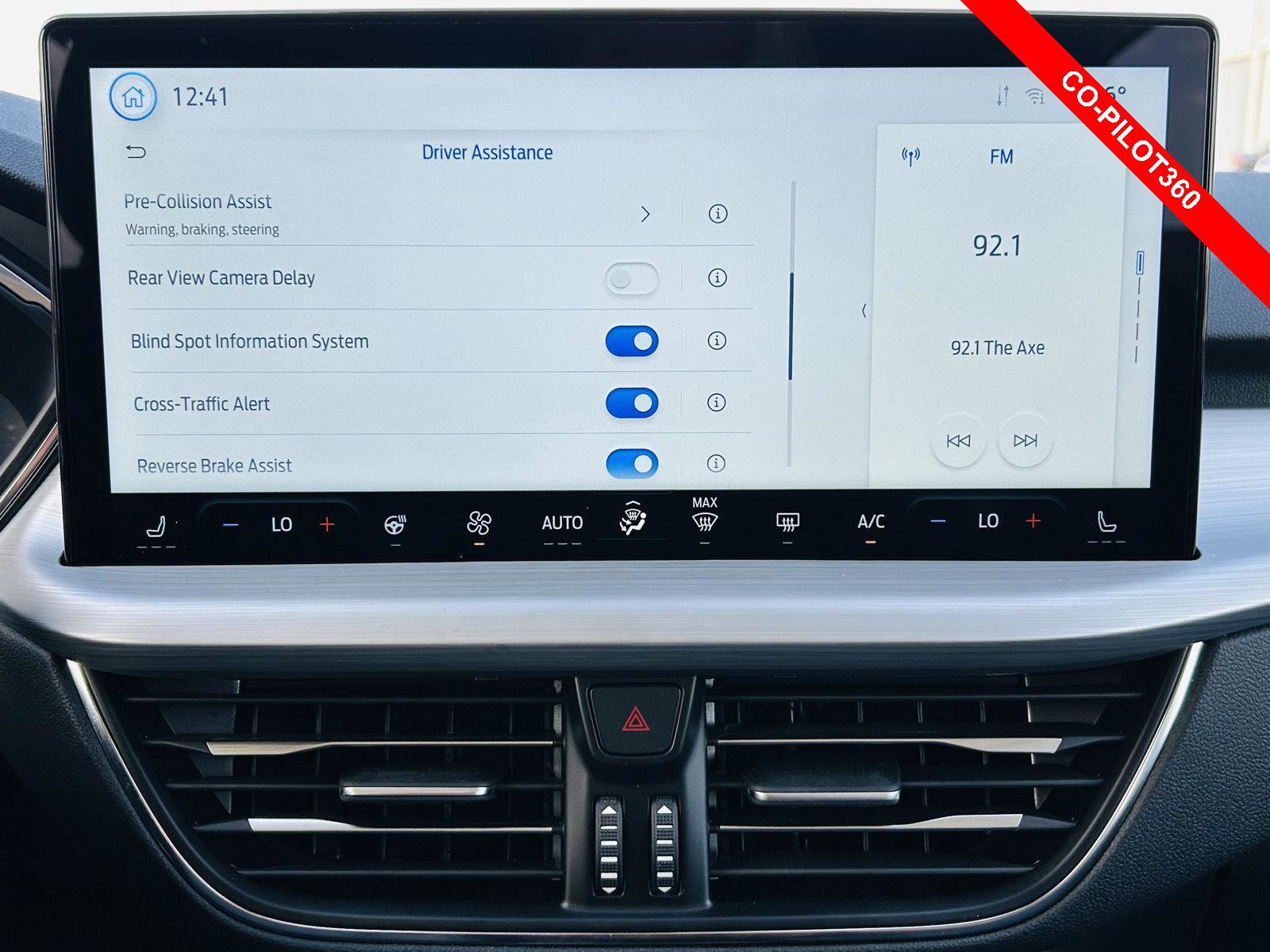 Used 2025 Ford Escape SE w/ PHEV Premium Package image 11