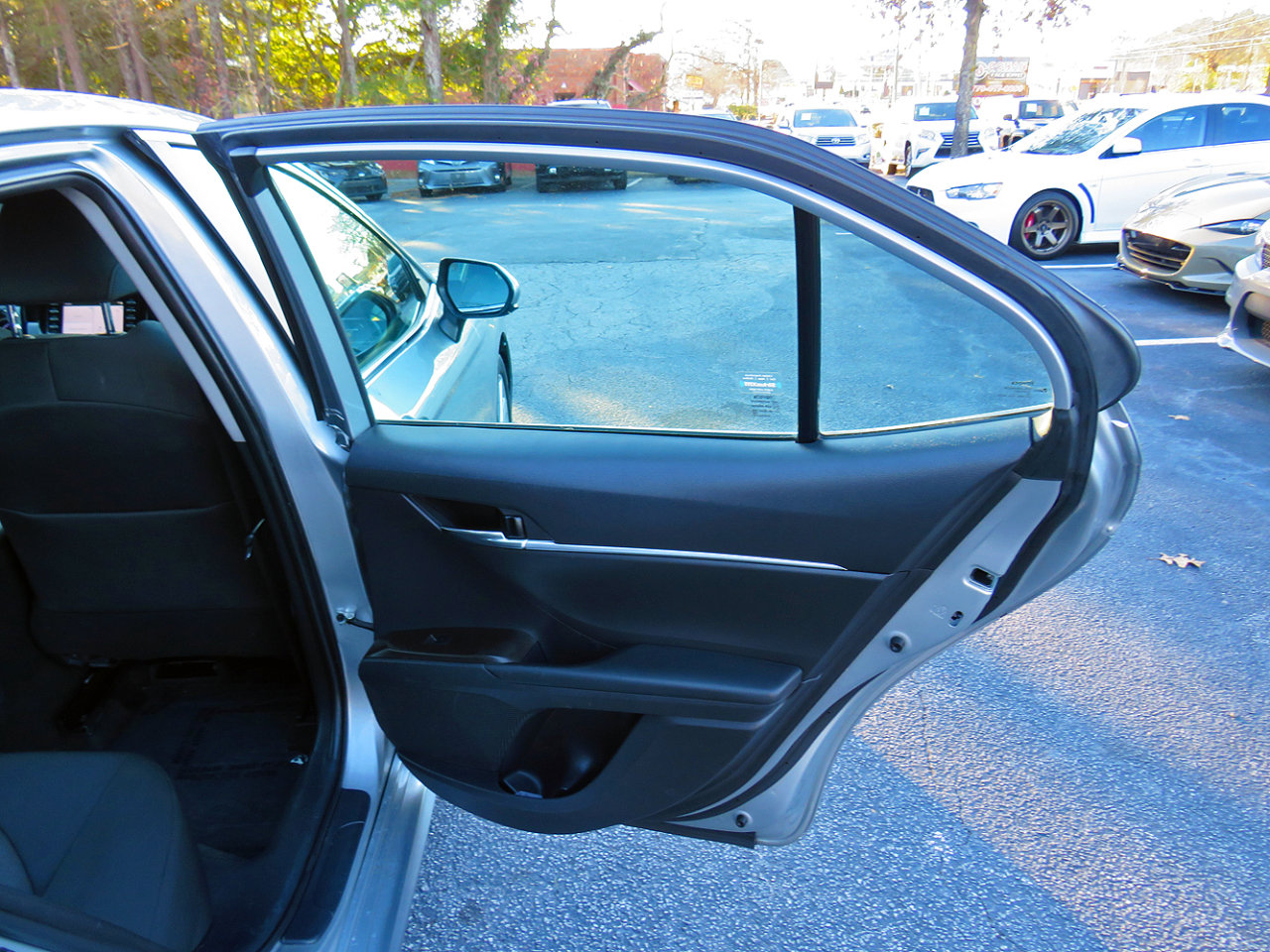 Used 2021 Toyota Camry LE image 31