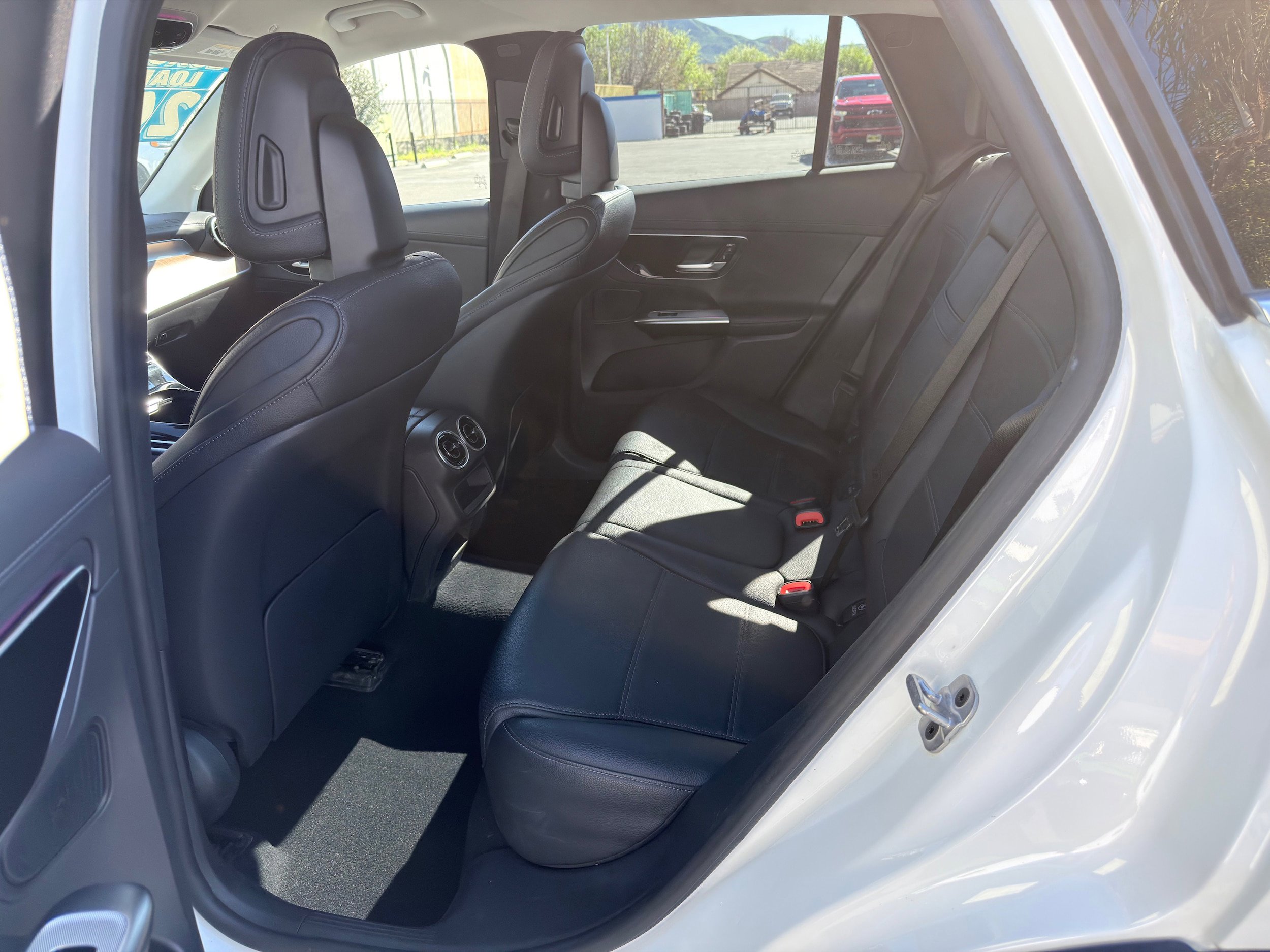 Used 2024 Mercedes-Benz GLC 300 w/ Winter Package image 18