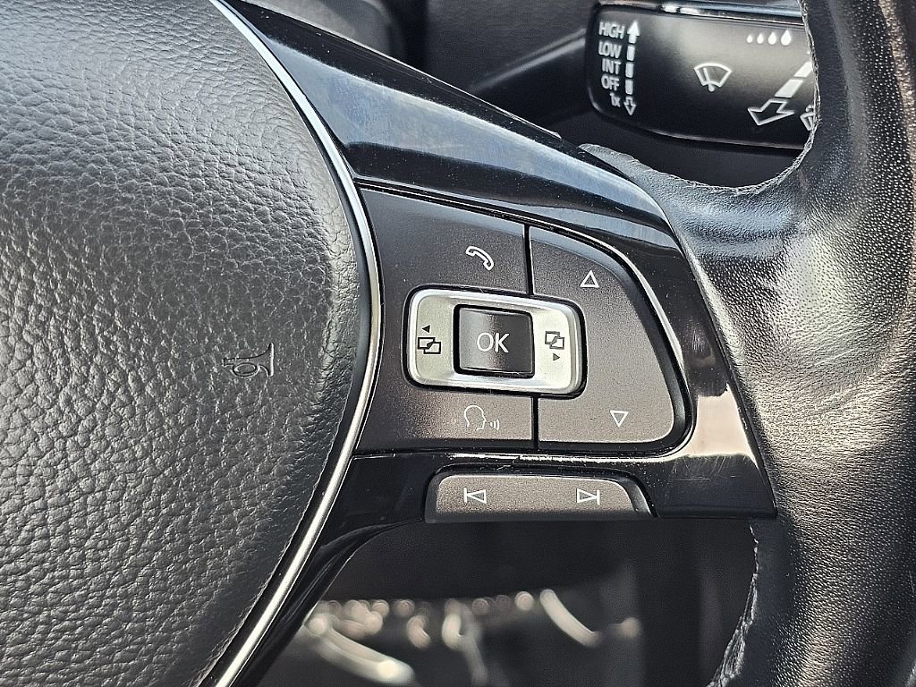 Used 2018 Volkswagen Tiguan SEL FWD image 34