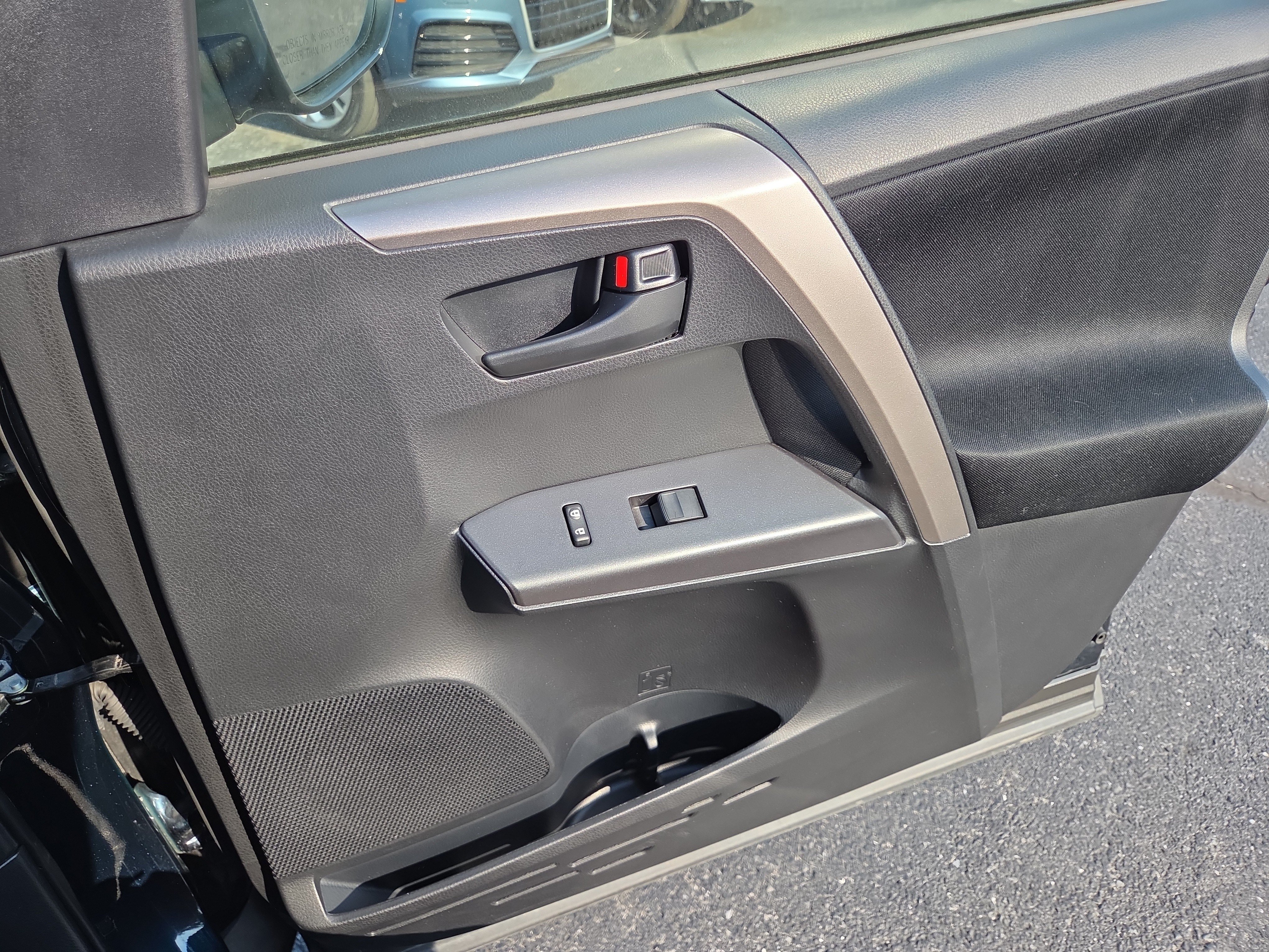 Used 2018 Toyota RAV4 LE w/ All Weather Liner Package AWD/4WD image 18