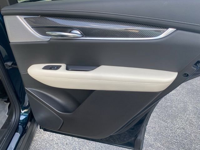 Used 2024 Cadillac XT6 Sport w/ Technology Package AWD/4WD image 34