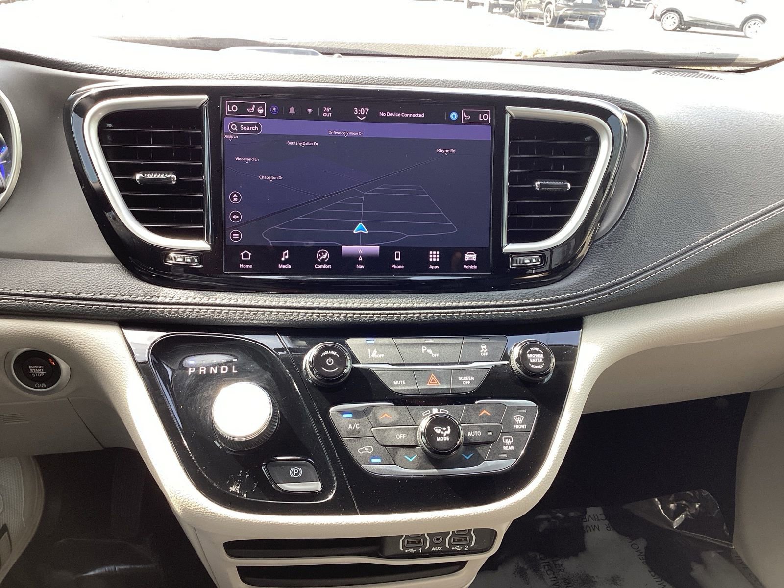 Used 2024 Chrysler Pacifica Select image 15