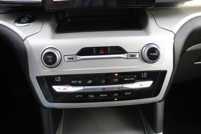 Used 2020 Ford Explorer XLT w/ Equipment Group 202A RWD image 30