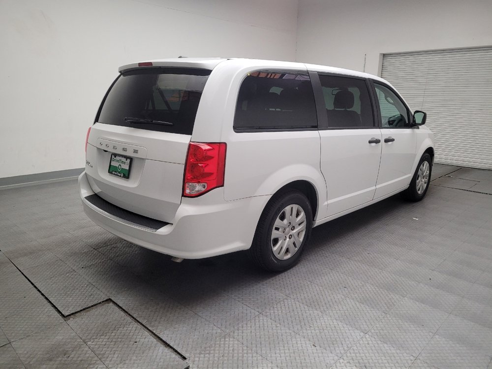 Used 2019 Dodge Grand Caravan SE w/ UConnect Hands-Free Group FWD image 9