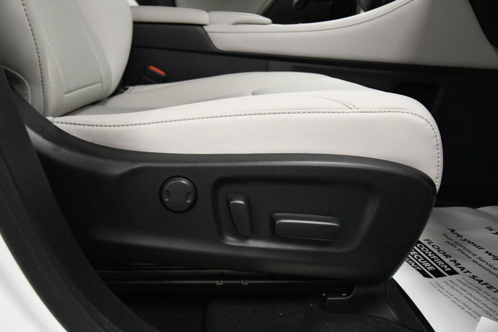 Used 2021 Lexus RX 350L Premium w/ Premium Package AWD/4WD image 30