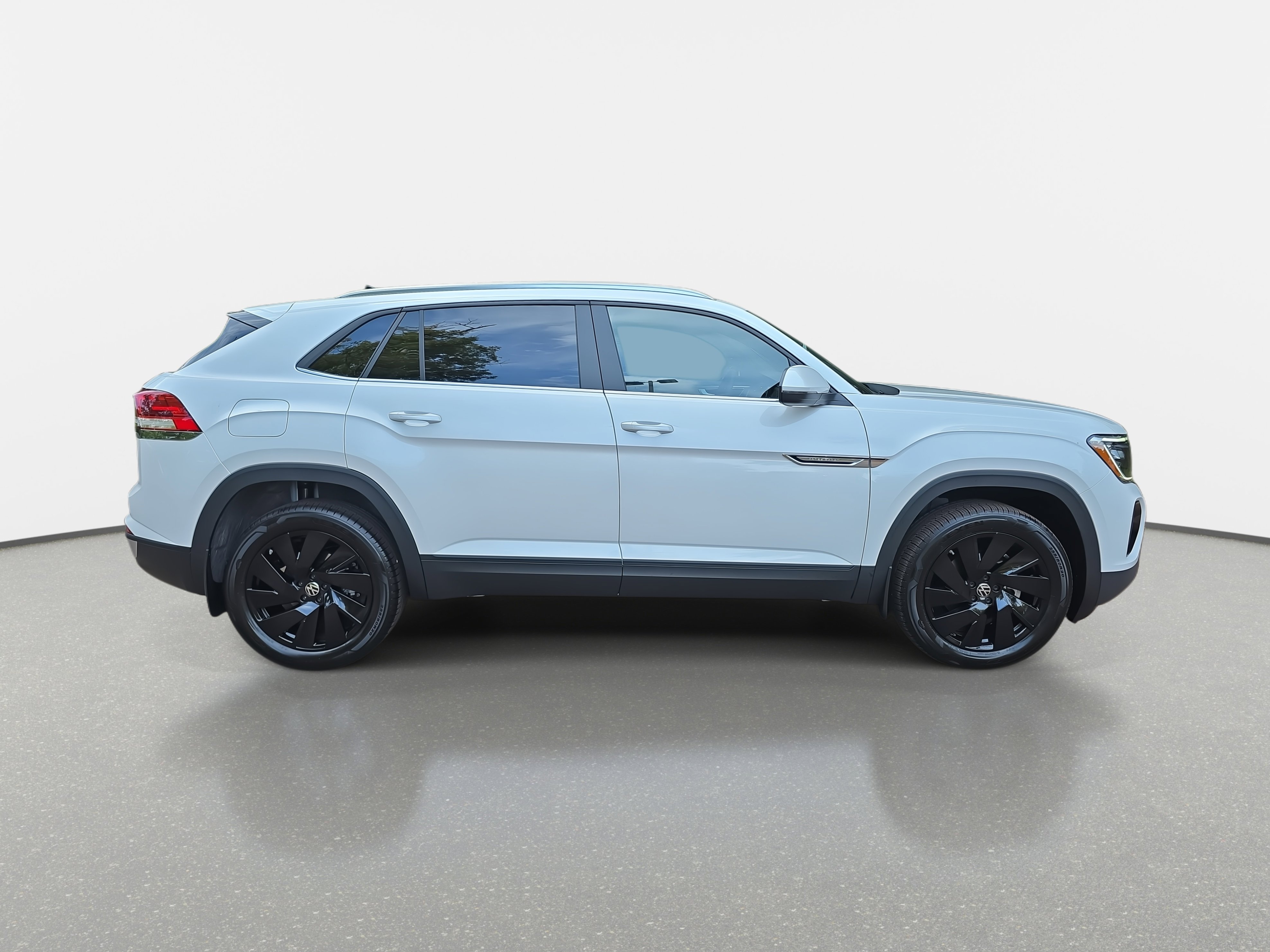New 2026 Volkswagen Atlas Cross Sport SE image 2