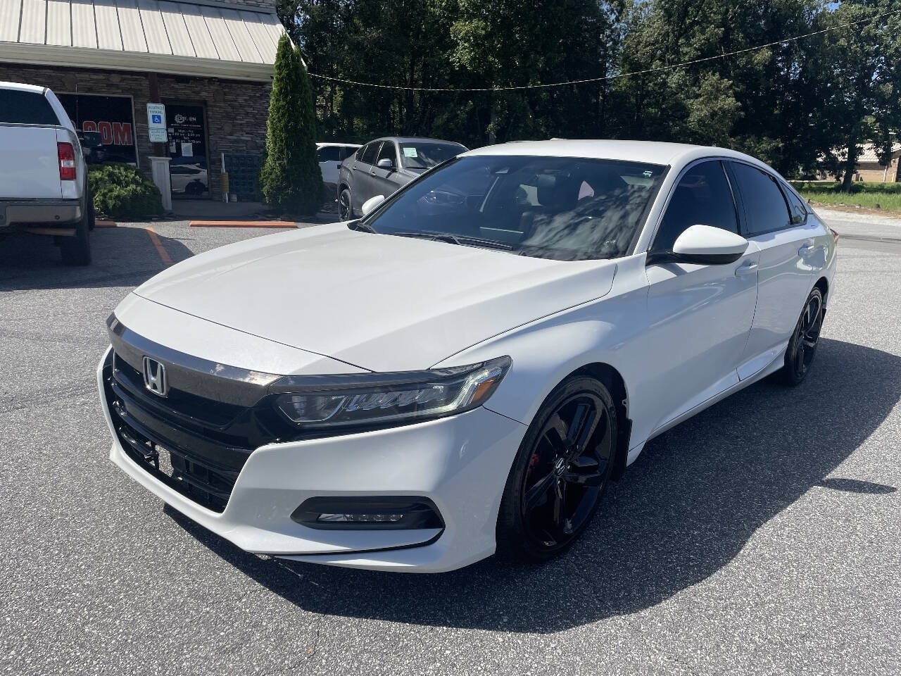 Used 2018 Honda Accord Sport image 4