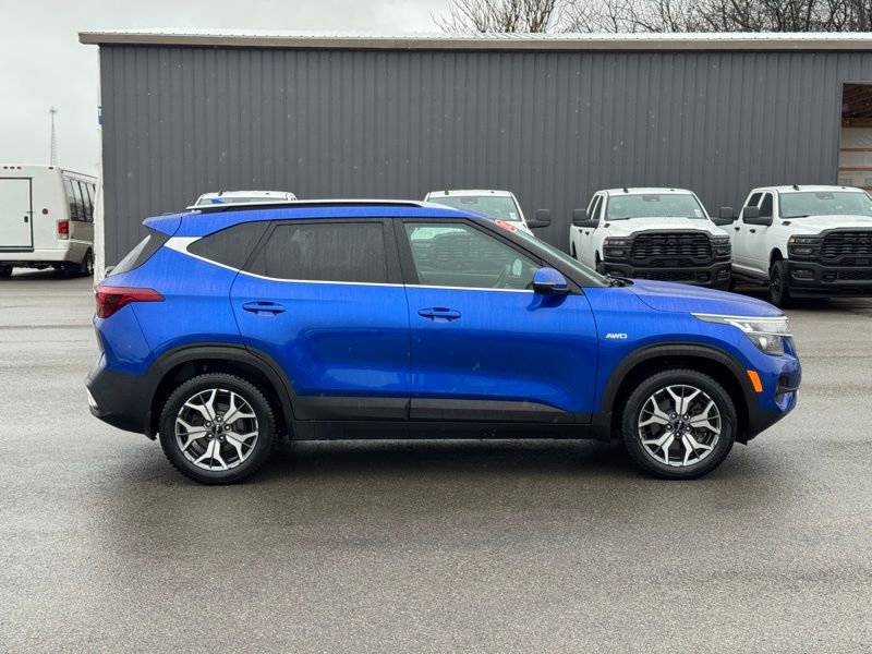 Used 2022 Kia Seltos EX image 2