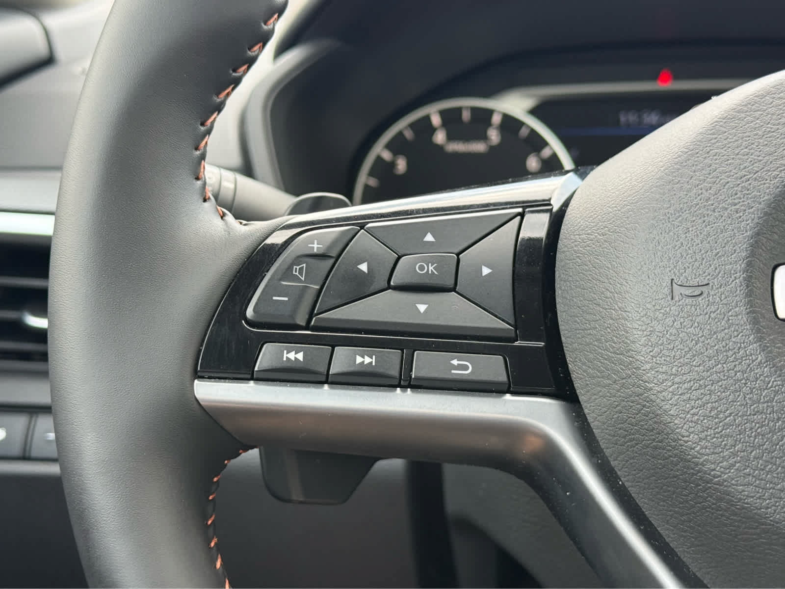 Used 2025 Nissan Altima 2.5 SR FWD image 25