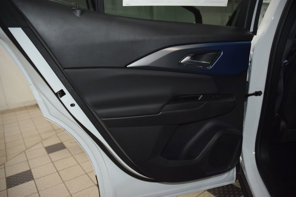 New 2026 Chevrolet Equinox EV LT w/ Convenience Package II AWD/4WD image 32