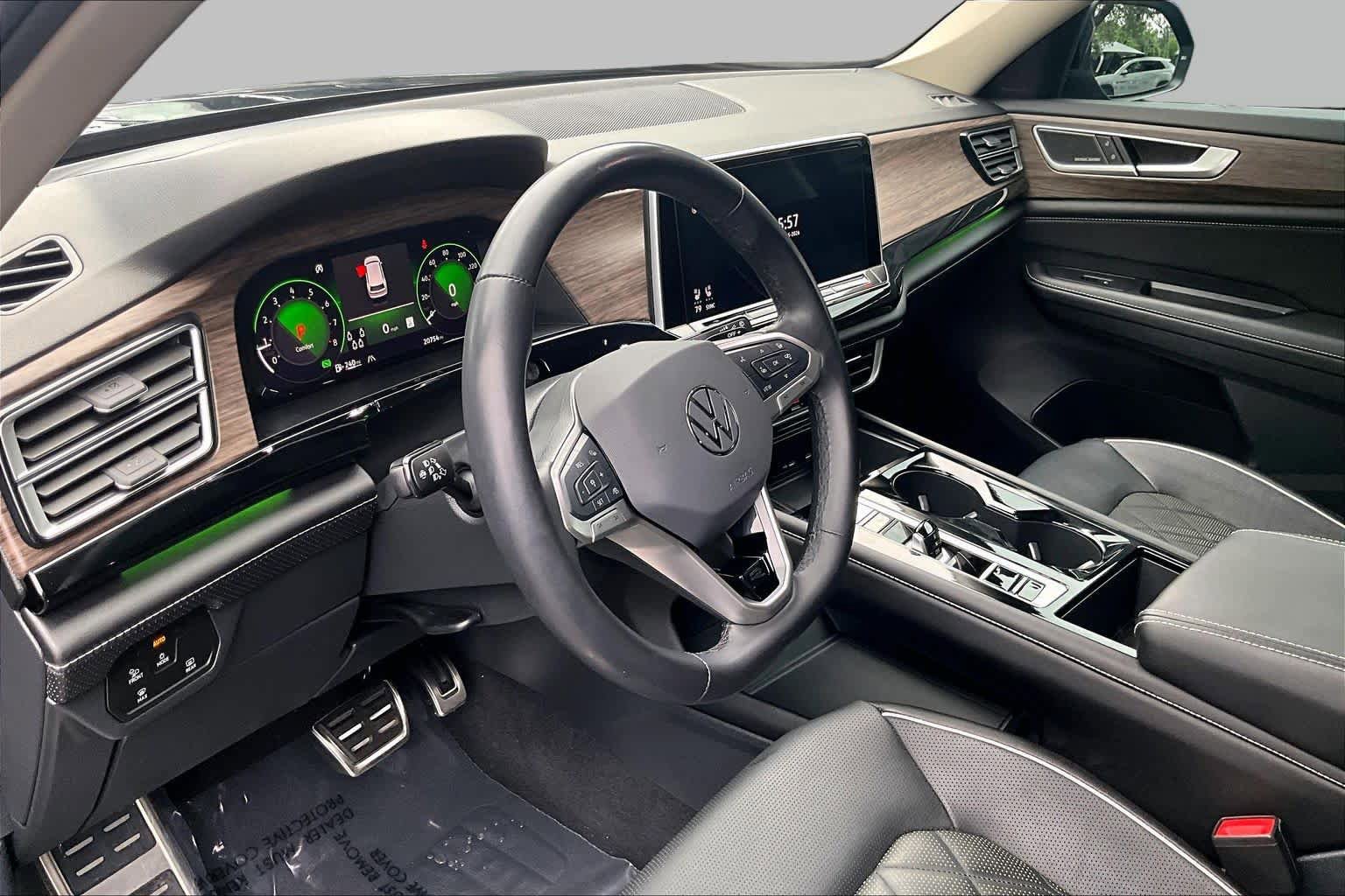 Used 2024 Volkswagen Atlas SEL Premium R-Line AWD/4WD image 18