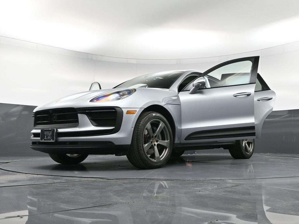 Certified 2022 Porsche Macan image 38