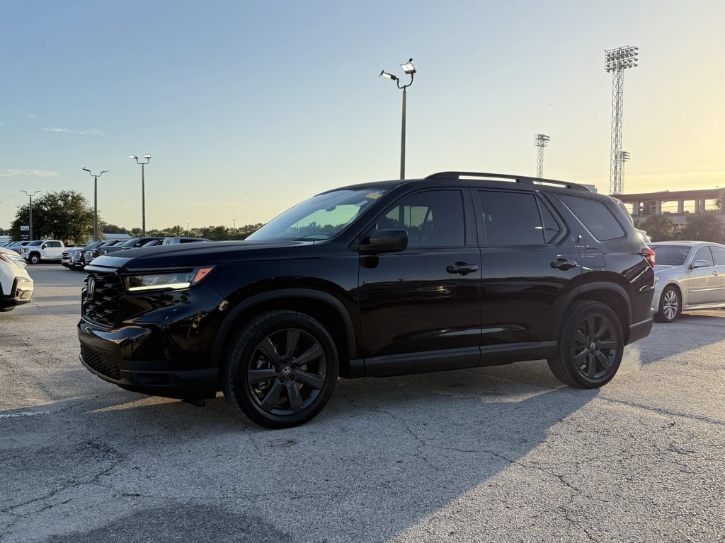 Used 2025 Honda Pilot Sport image 9