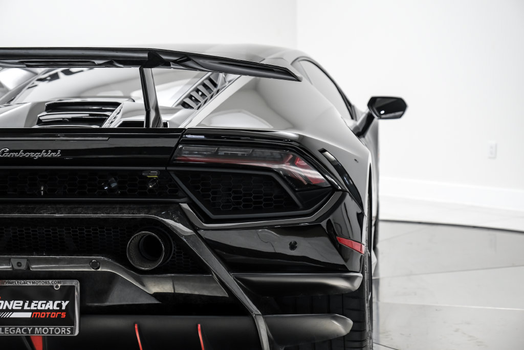 Used 2018 Lamborghini Huracan Performante AWD/4WD image 42