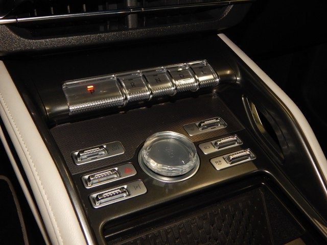 Used 2024 Lincoln Nautilus Premier image 19