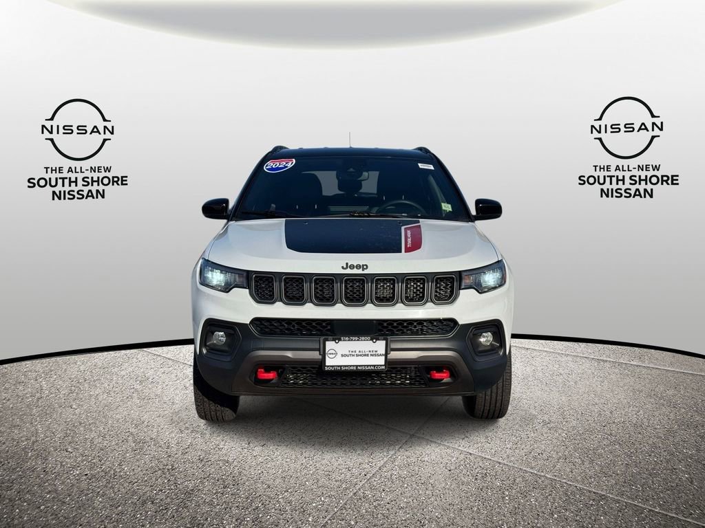 Used 2024 Jeep Compass Trailhawk AWD/4WD image 2