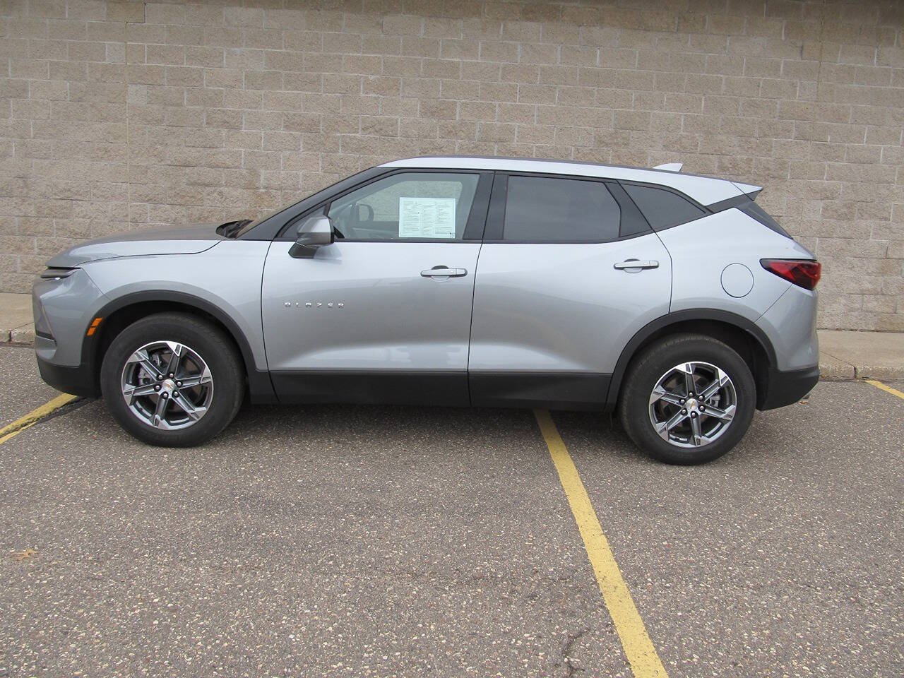 Used 2025 Chevrolet Blazer LT AWD/4WD image 1