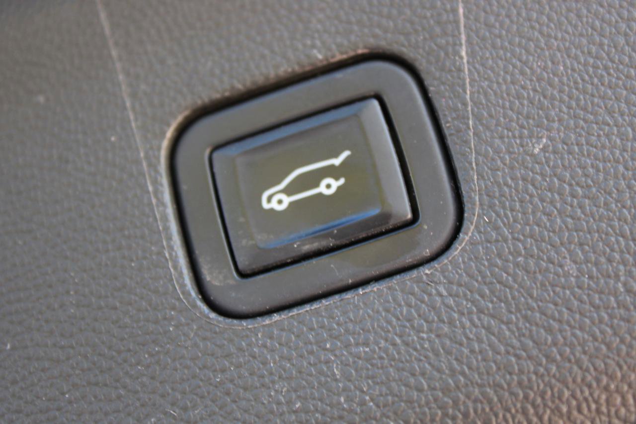 Used 2022 Buick Enclave Premium w/ Experience Buick Package FWD image 9