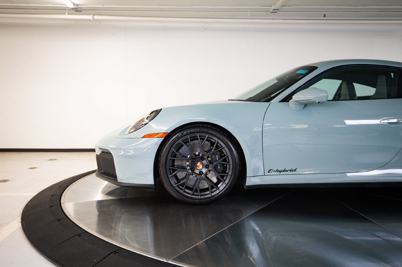 Certified 2025 Porsche 911 Carrera GTS RWD image 11