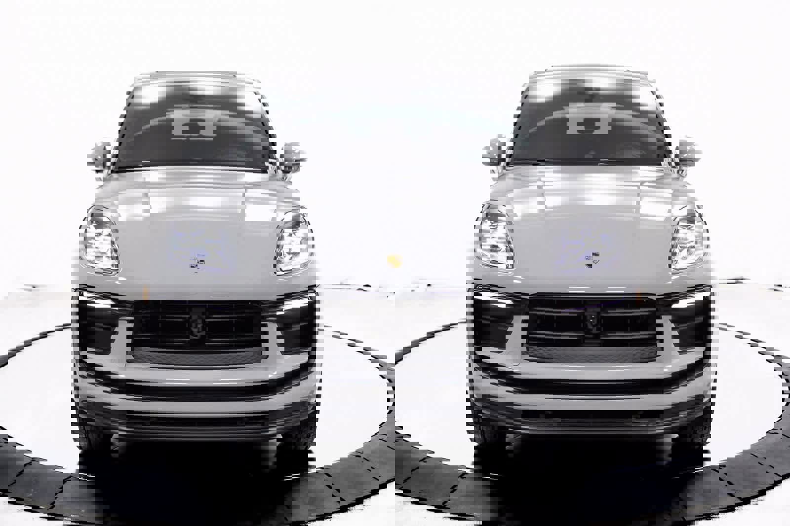 Certified 2025 Porsche Macan image 10