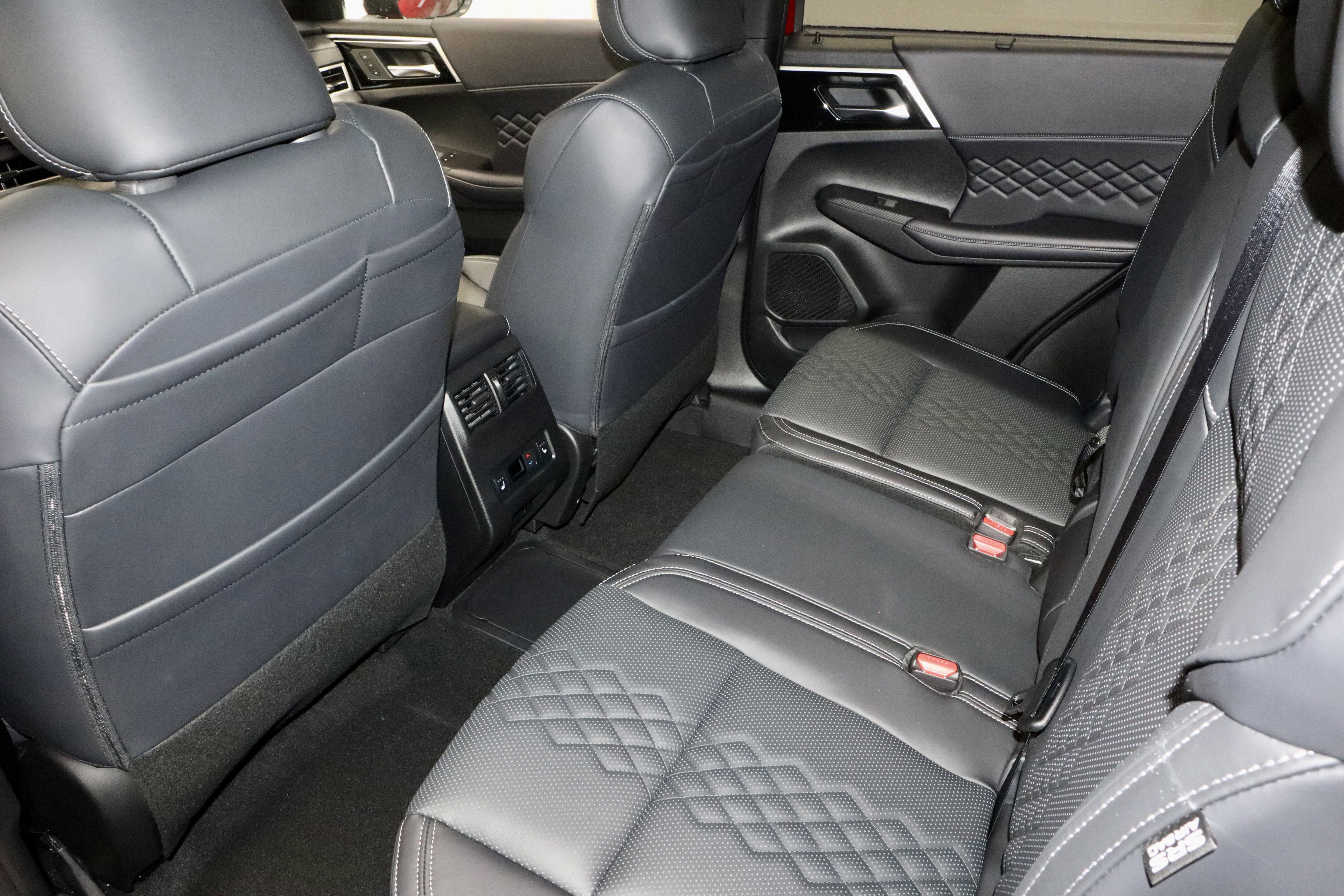 New 2025 Mitsubishi Outlander SEL Black Edition image 13