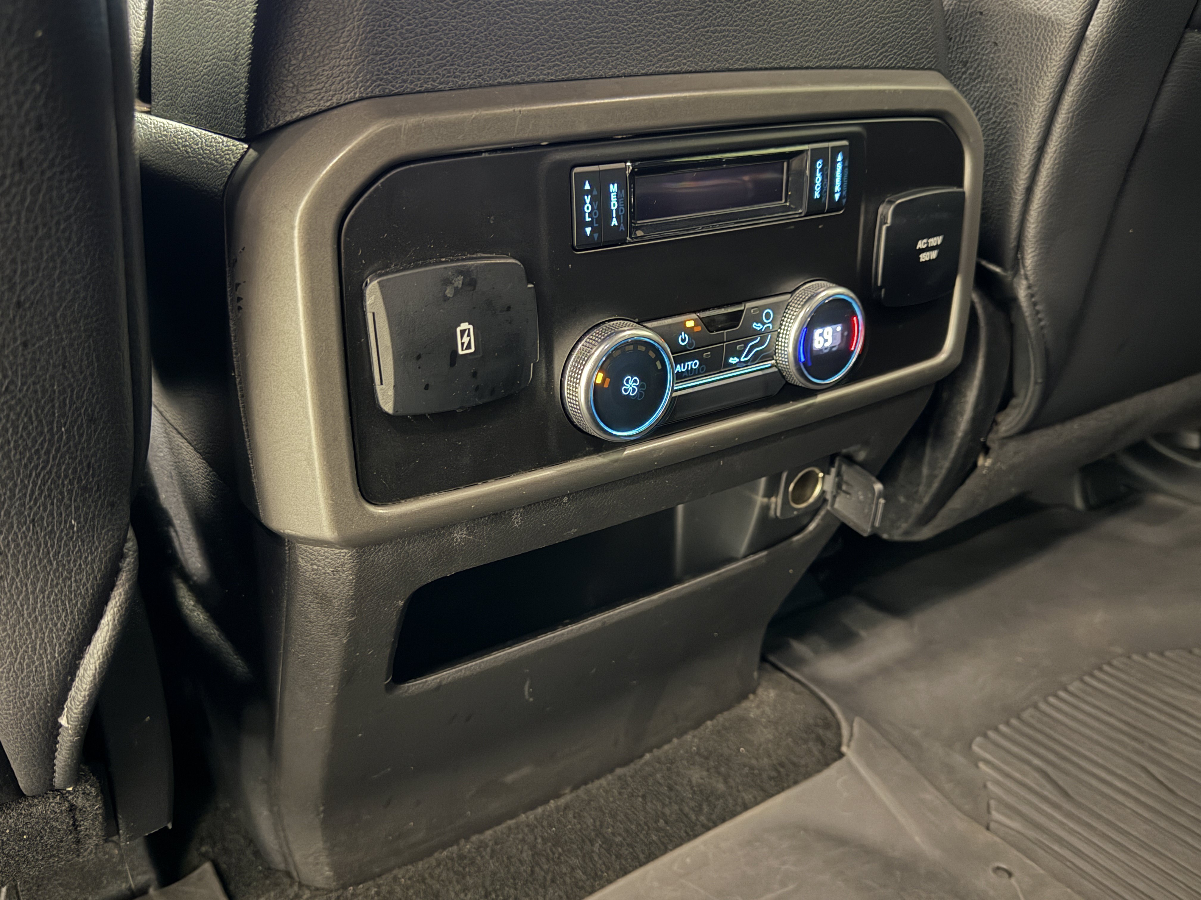Used 2019 Ford Expedition XLT w/ Equipment Group 202A AWD/4WD image 23