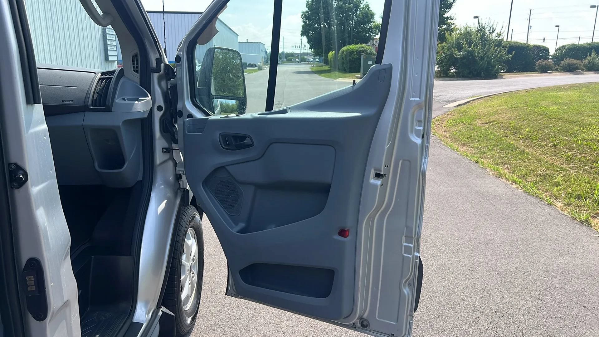 Used 2015 Ford Transit 150 XLT RWD image 15