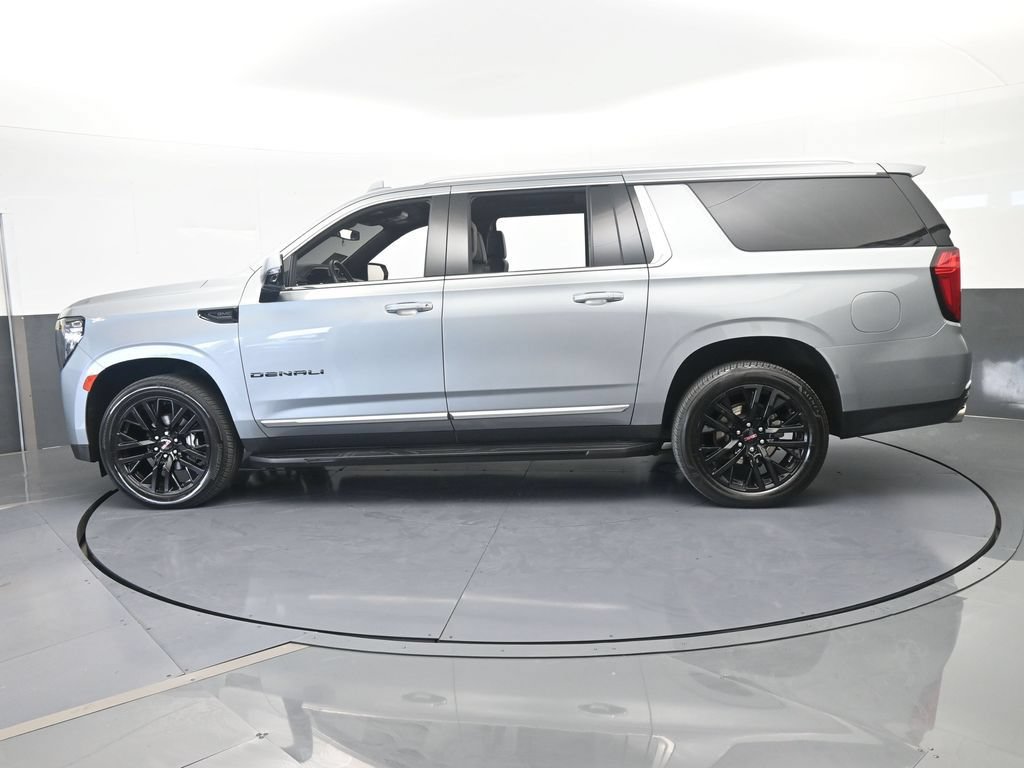 Used 2024 GMC Yukon XL Denali RWD image 3
