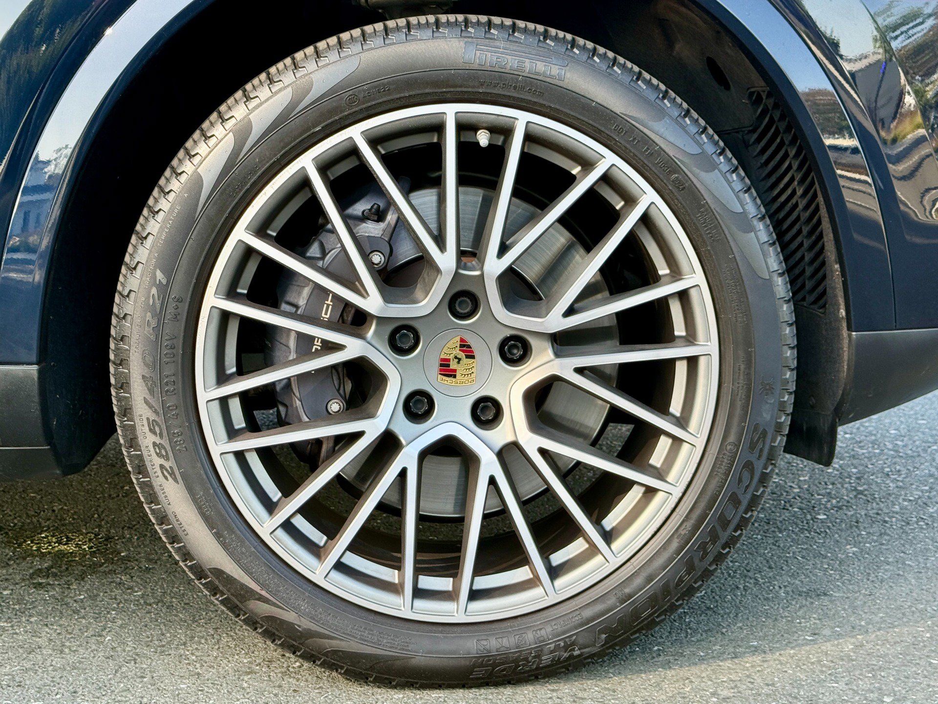 Used 2022 Porsche Cayenne Platinum Edition image 23