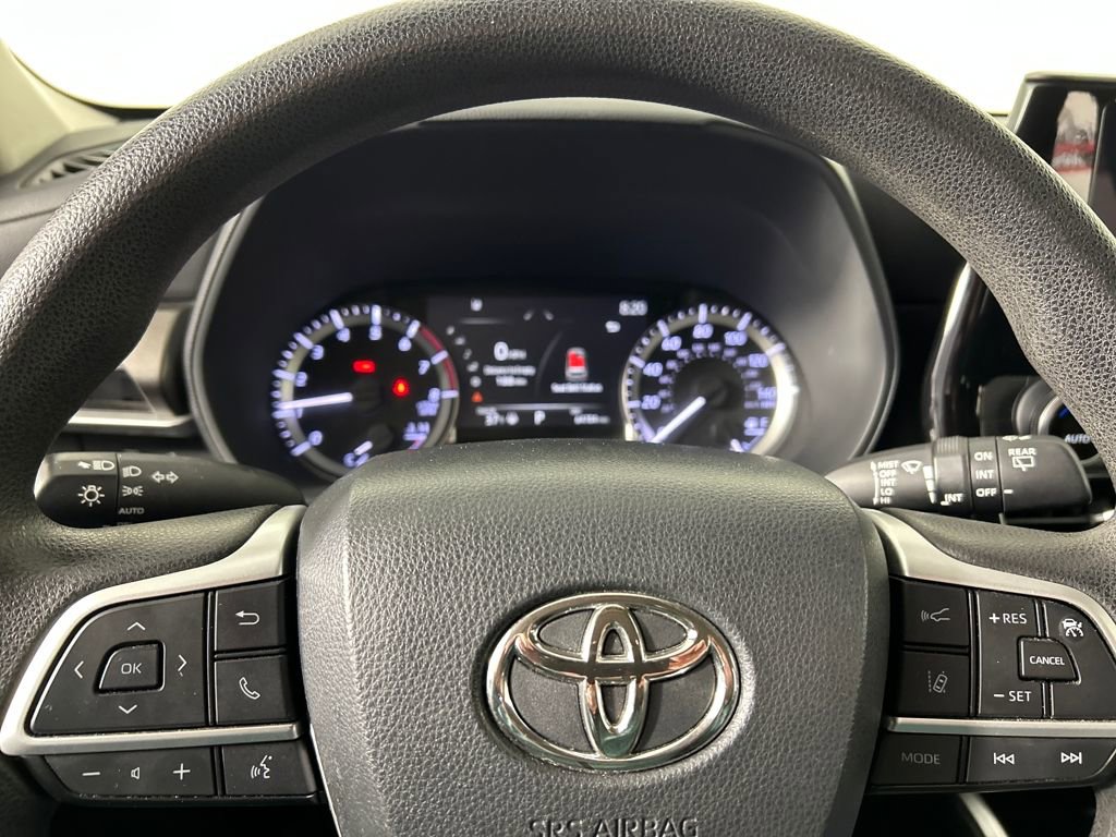 Used 2023 Toyota Highlander L image 11