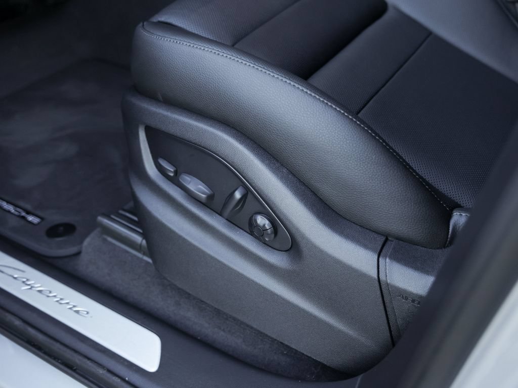 Certified 2026 Porsche Cayenne AWD/4WD image 16