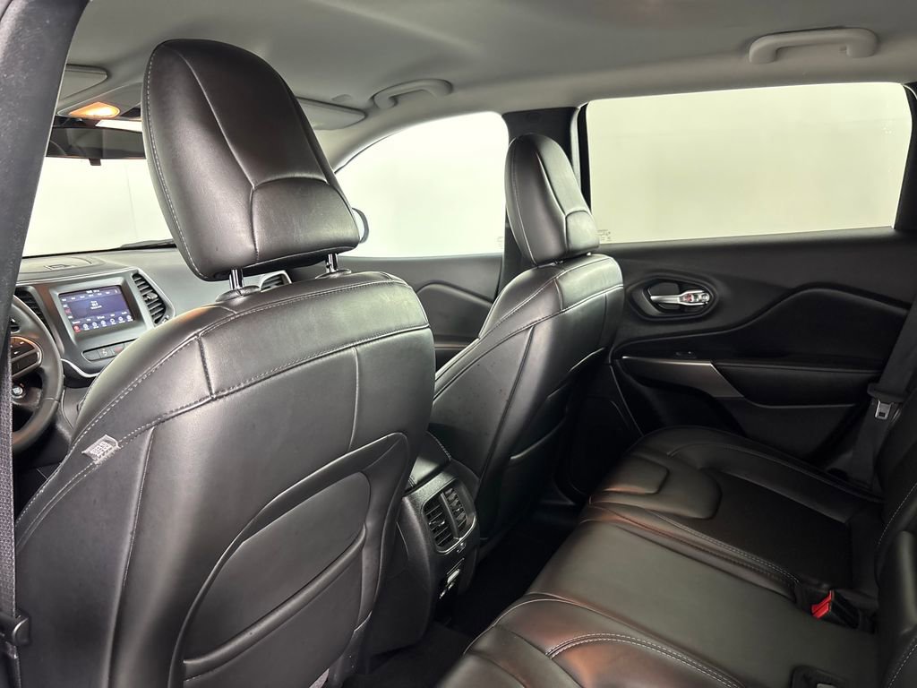 Used 2020 Jeep Cherokee Latitude Plus image 27