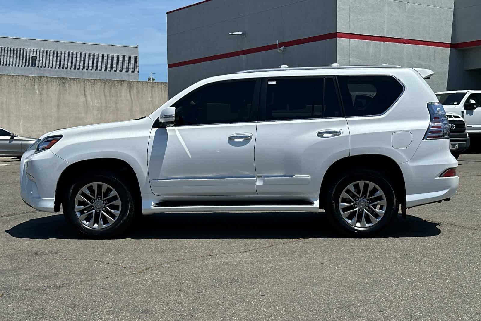 Used 2019 Lexus GX 460 Luxury AWD/4WD image 9