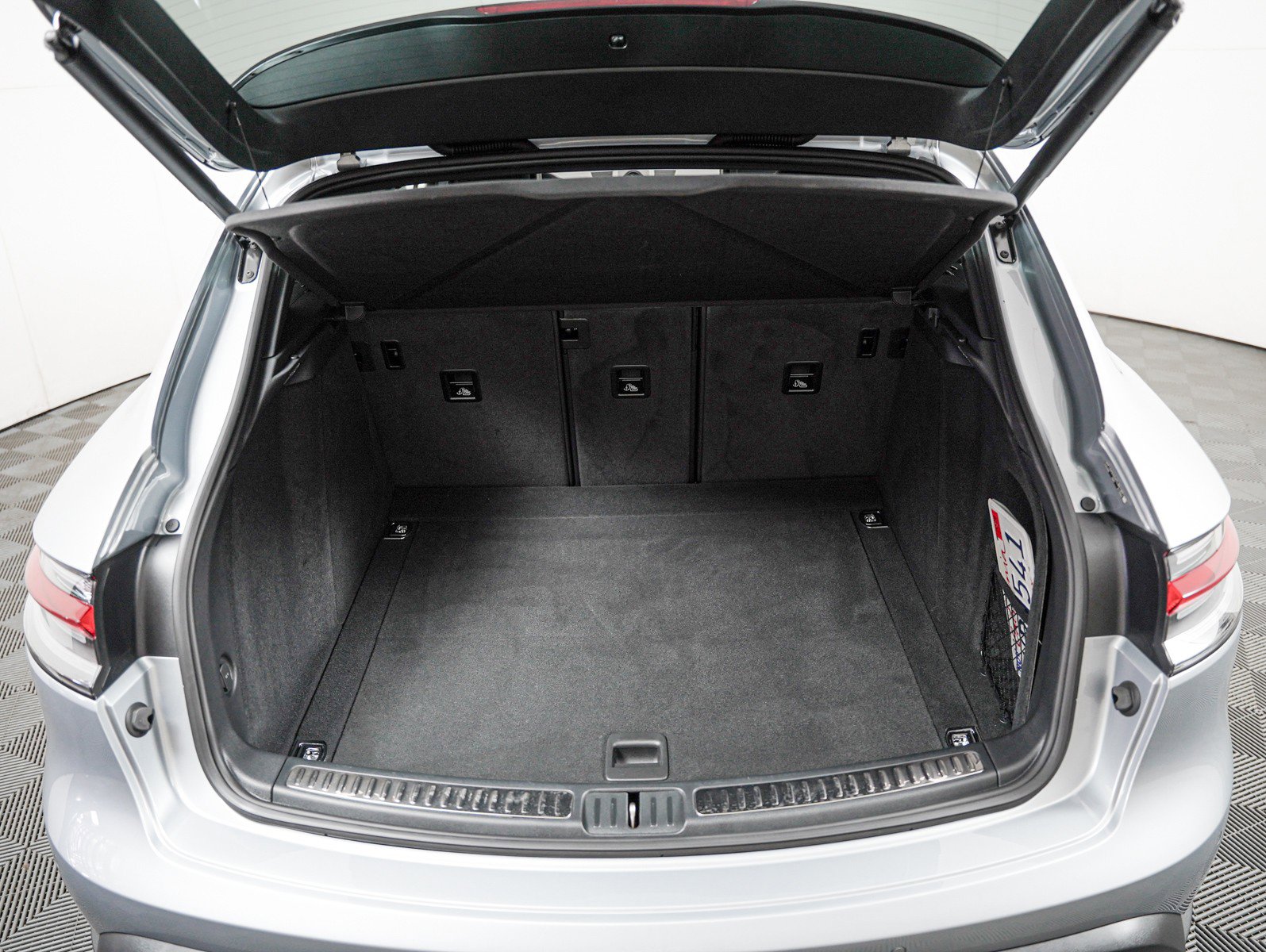 Certified 2026 Porsche Macan AWD/4WD image 25