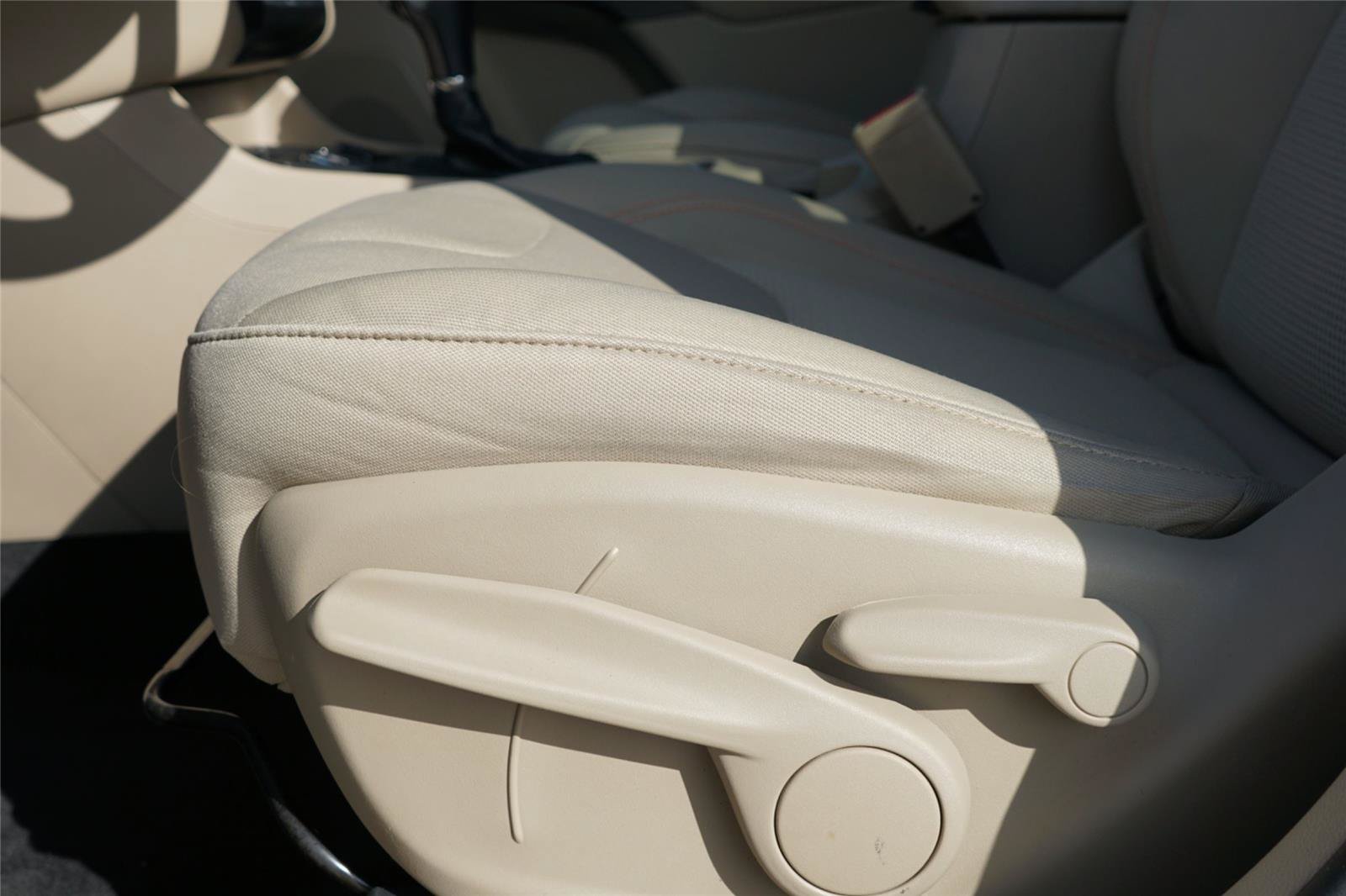 Used 2019 Jeep Cherokee Latitude w/ Popular Appearance Group FWD image 20
