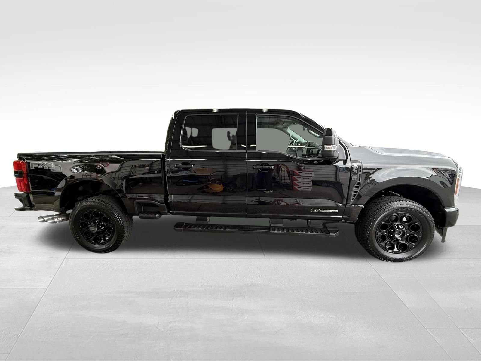 Used 2026 Ford F350 Lariat w/ Black Appearance Package AWD/4WD image 4