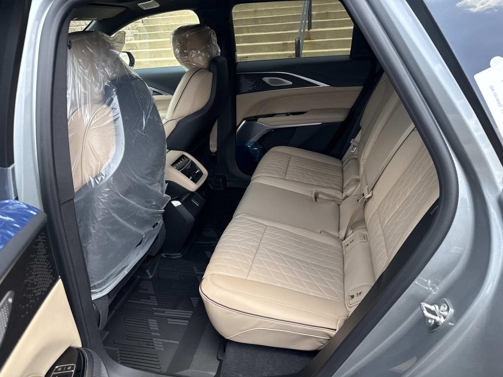 New 2026 Cadillac Lyriq Signature Sport w/ Nappa Leather Package AWD/4WD image 9