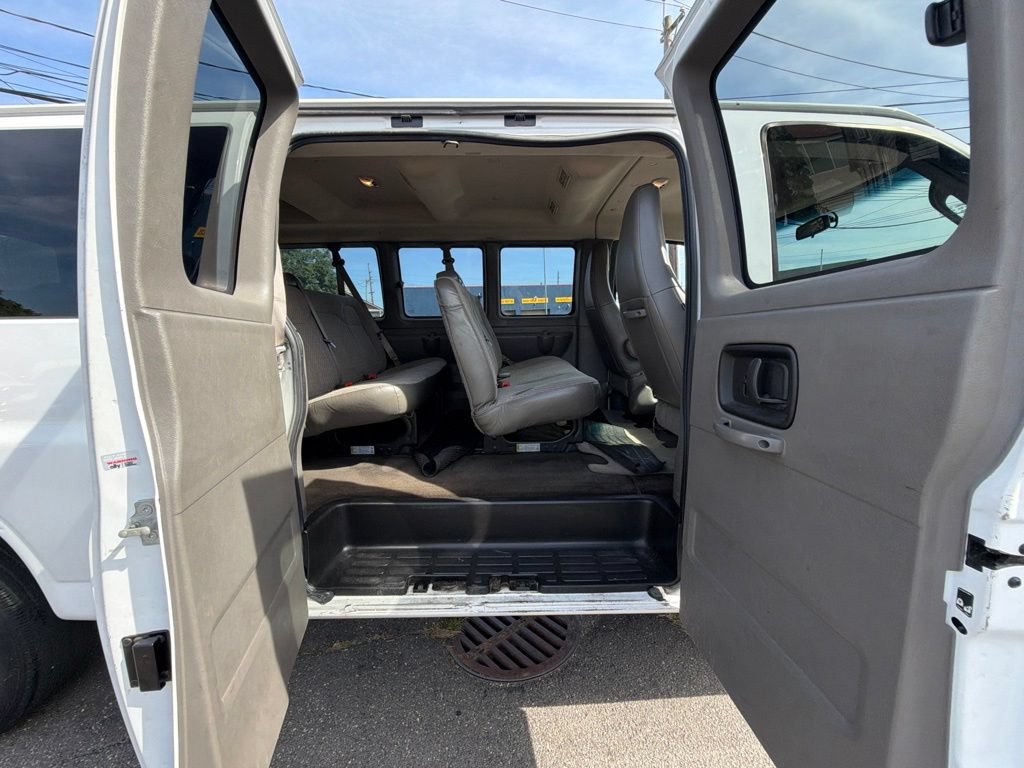 Used 2018 Chevrolet Express 3500 LT w/ LT Preferred Equipment Group RWD image 8