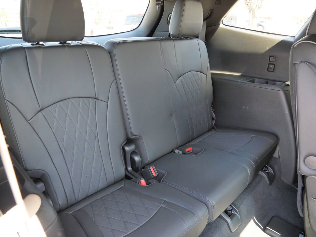 Used 2024 Buick Enclave Avenir w/ Avenir Technology Package image 25