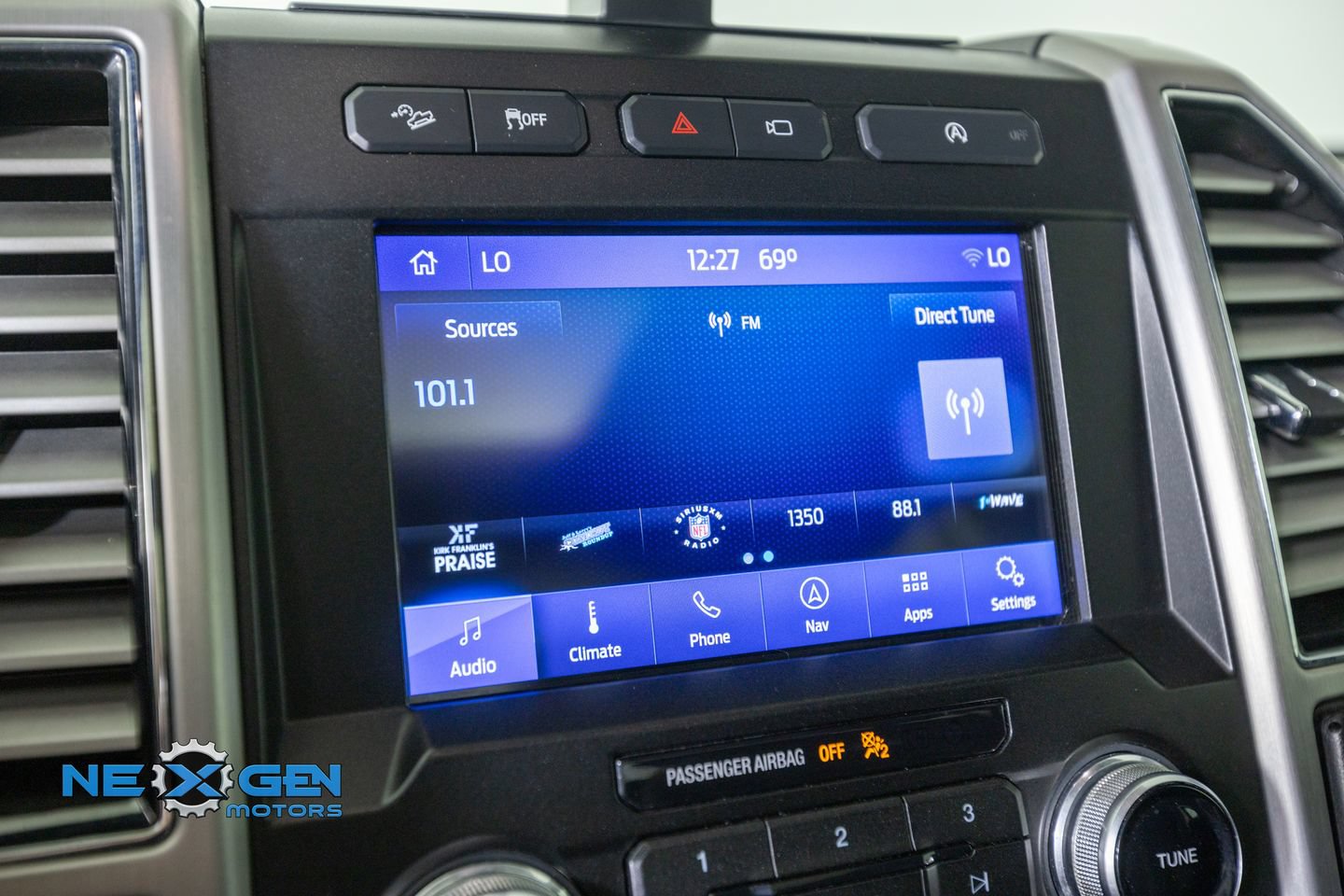 Used 2019 Ford F150 Platinum w/ Equipment Group 701A Luxury AWD/4WD image 19