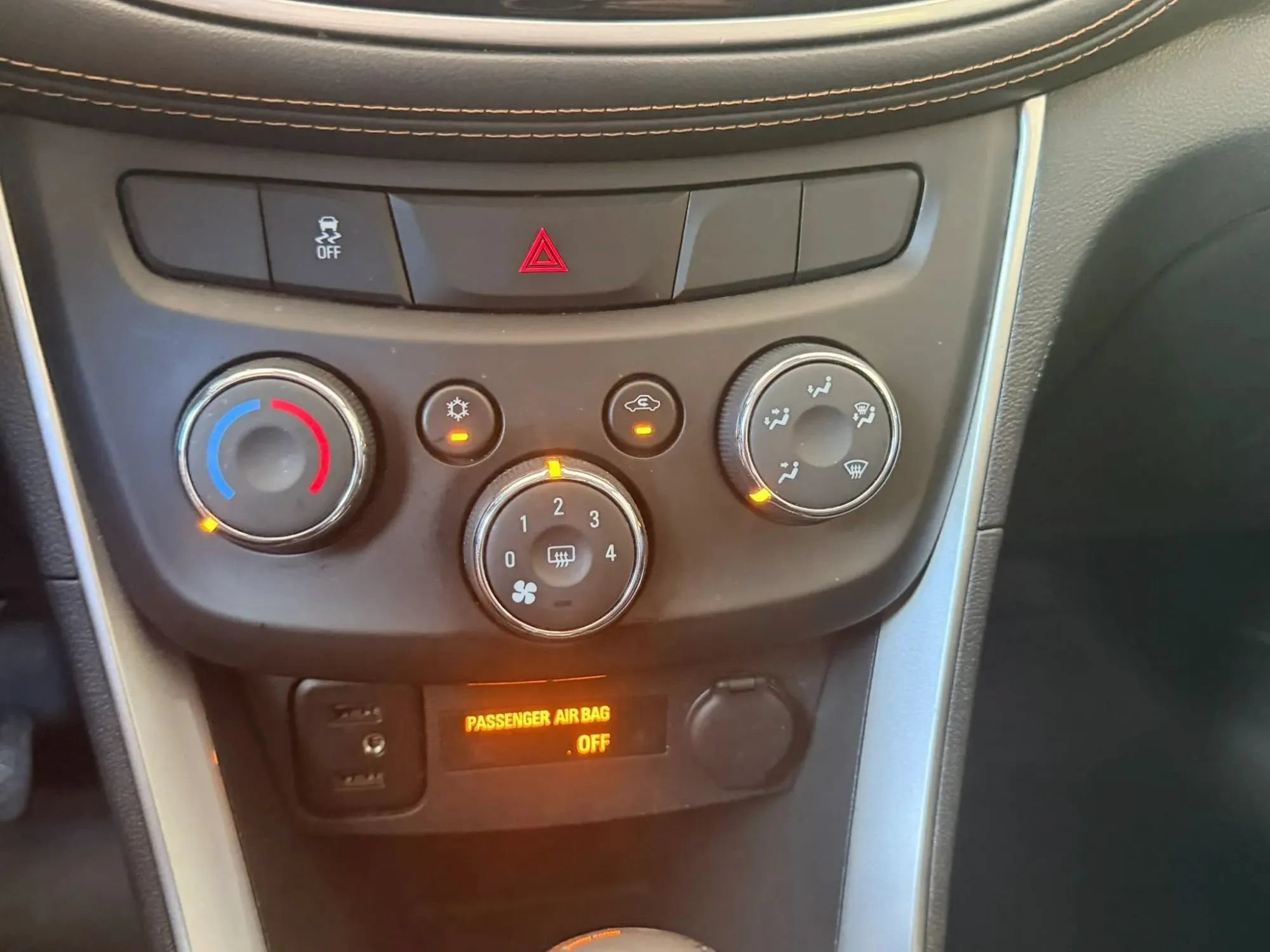 Used 2019 Chevrolet Trax LT w/ LT Convenience Package FWD image 12