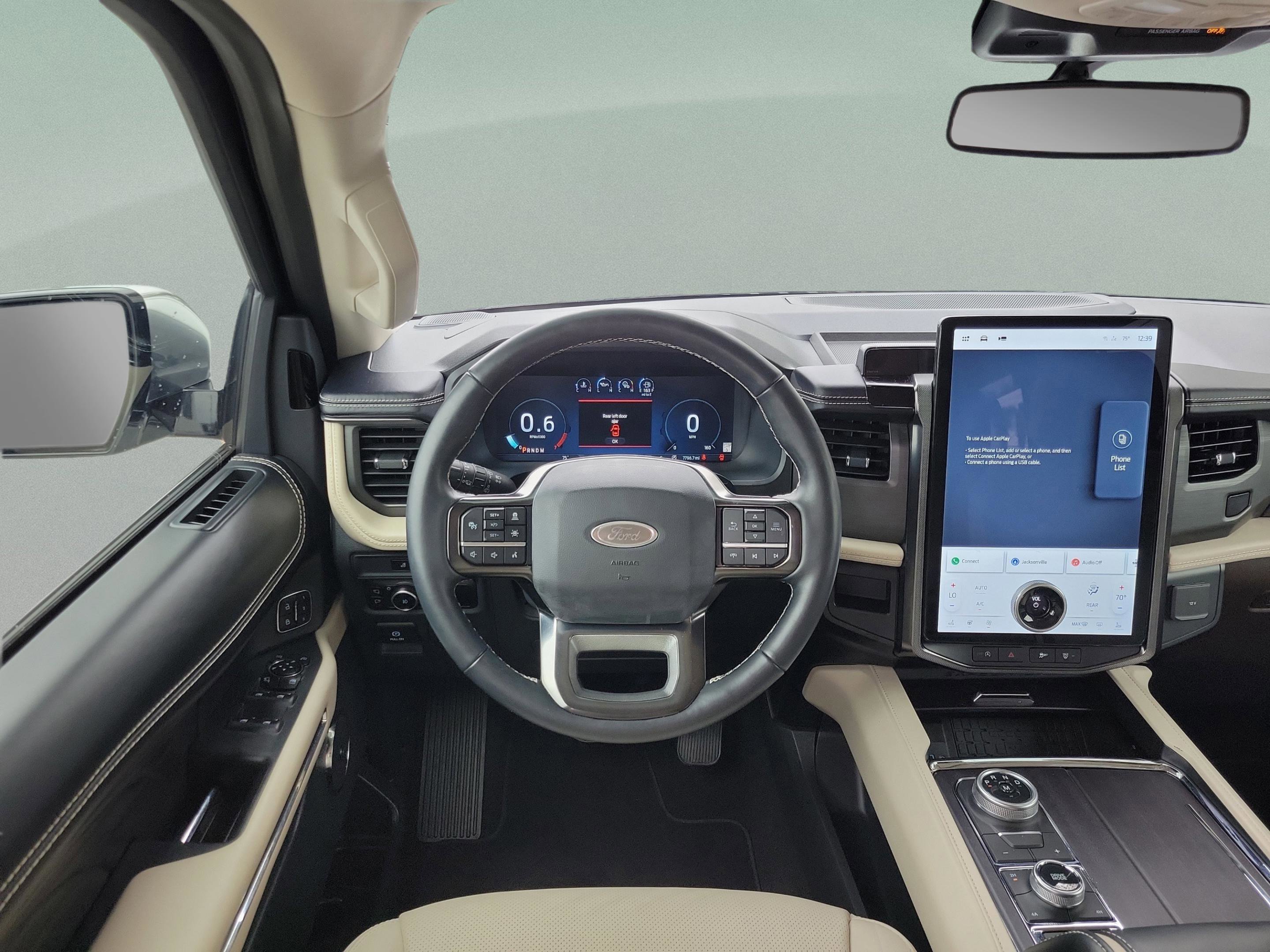 Used 2024 Ford Expedition Platinum AWD/4WD image 5